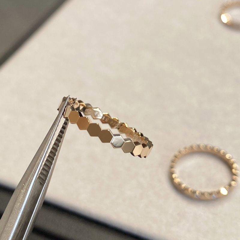 Geometriai méhsejt gyűrű teljes és fél gyémánt díszítéssel, elektroplating bevonatú, V arany, női stílus