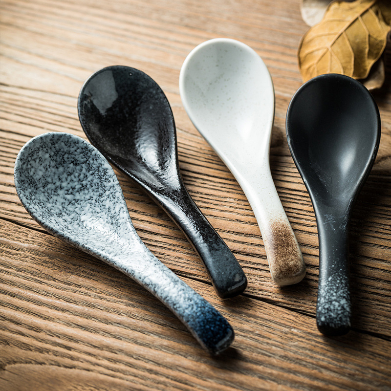 Japán stílusú kerámiás leveskanál, egyszínű mintázat, nyomtatott logó