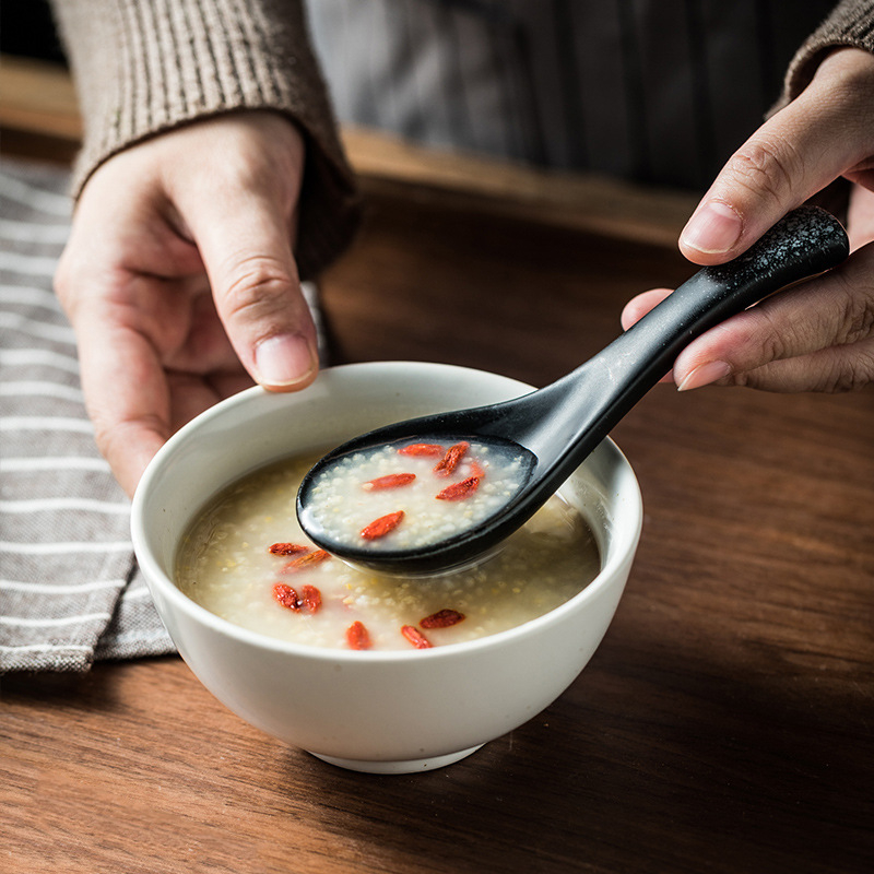 Japán stílusú kerámiás leveskanál, egyszínű mintázat, nyomtatott logó