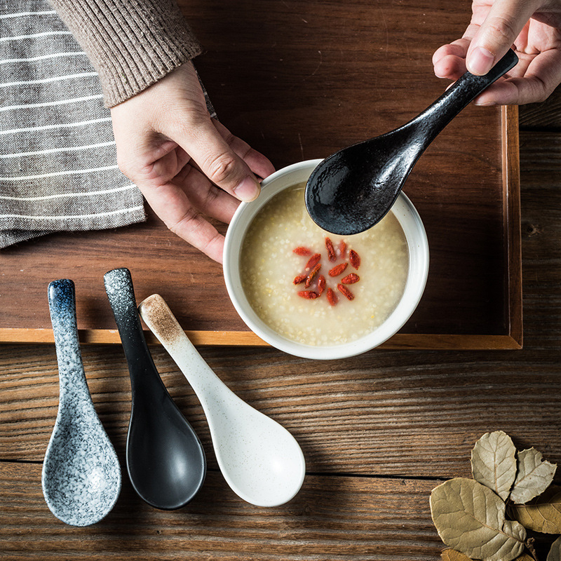 Japán stílusú kerámiás leveskanál, egyszínű mintázat, nyomtatott logó