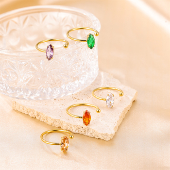 Rozsdamentes acél gyűrű geometrikus dizájnnal és cirkónium beültetéssel, női könnyű luxus stílus.