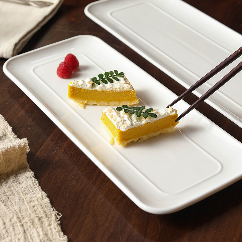 Porcelánból készült négyszögletes desszerttál, japán stílus, aláglazúros szín, mikrohullámú sütőben használható