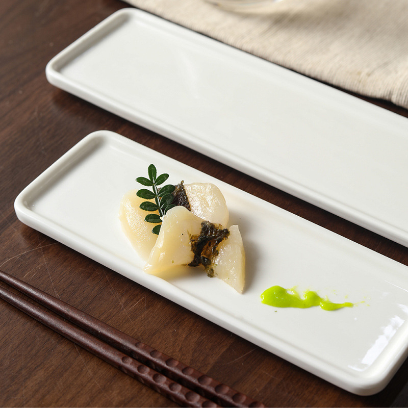 Porcelánból készült négyszögletes desszerttál, japán stílus, aláglazúros szín, mikrohullámú sütőben használható