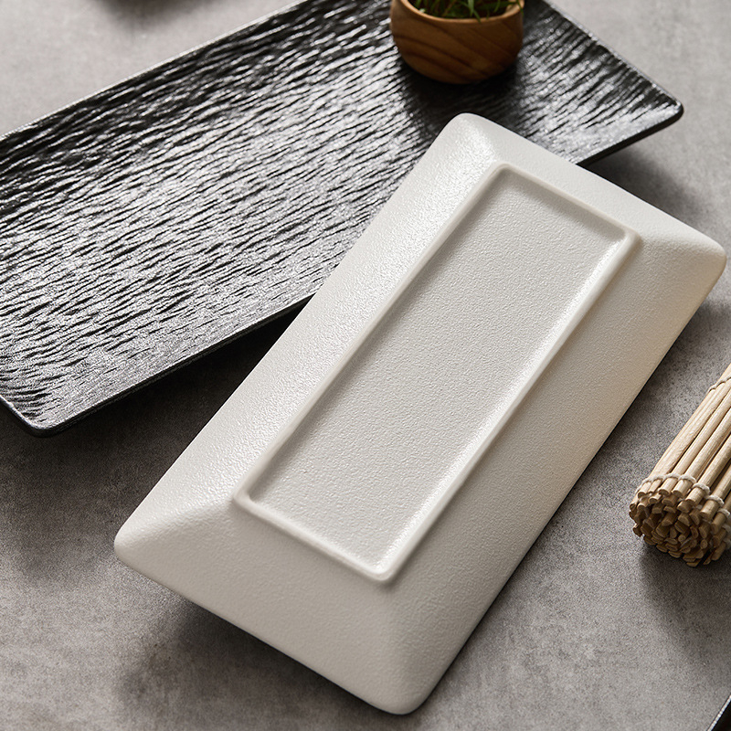 Porcelanski pravokutni tanjur, japanskog stila, prugasti uzorak, mat površina, mikrovalno siguran