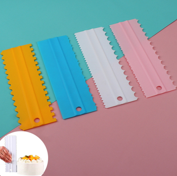 4-частен пластмасов комплект крем шпатули със двойнозъби за украса на торти