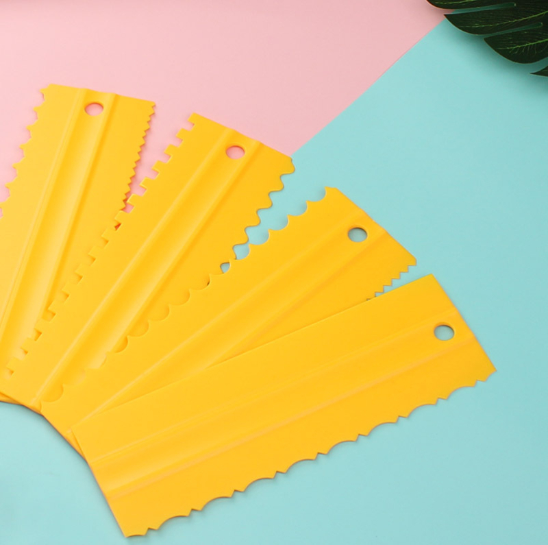 4-частен пластмасов комплект крем шпатули със двойнозъби за украса на торти