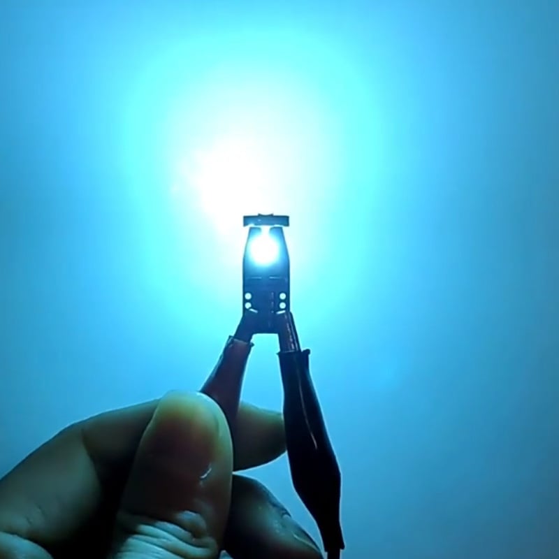 T10 pločio indikatorinė lempa – LED 3SMD3030, CANBUS suderinama, įtampa 12–30 V, galia 3 W