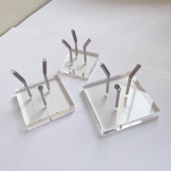 Displej regál – Akryl, trojzubý stojan, Prvé poschodie, Hongkuan Jewelry 026