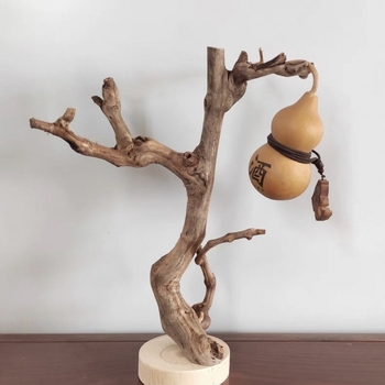 Дървен дисплей за бижута с мотив птица и клон – модерен минималистичен стил, защита срещу окисляване