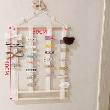 Display de perete pentru accesorii de păr pentru copii – lemn, stil artistic, primăvara 2025, brand Other Homes