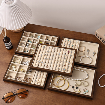 Дървена витрина за бижута от орехово дърво с множество отделения за пръстени, колиета и обици – настолен дисплей