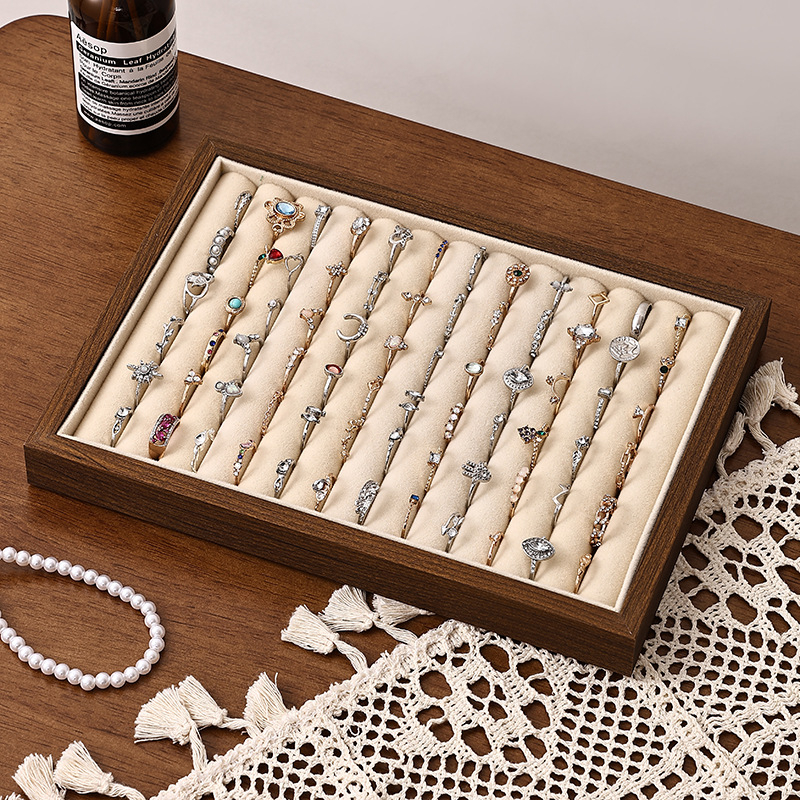 Дървена витрина за бижута от орехово дърво с множество отделения за пръстени, колиета и обици – настолен дисплей