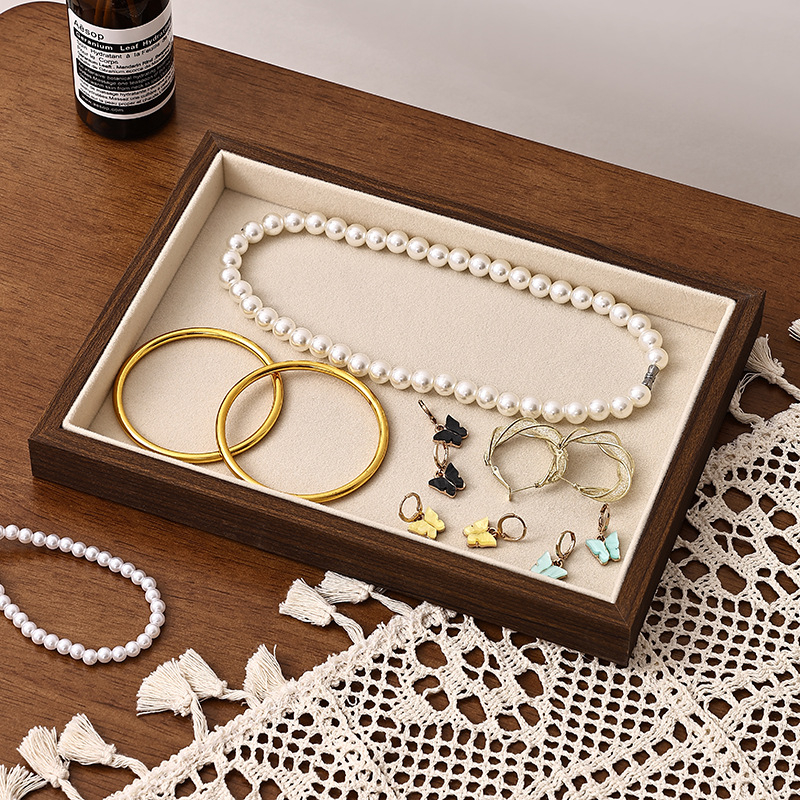 Дървена витрина за бижута от орехово дърво с множество отделения за пръстени, колиета и обици – настолен дисплей