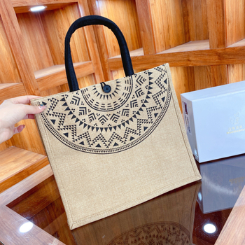 Чанта Tote от памук и лен, подплата полиестер, заключване, вътрешен джоб с цип и джоб за телефон, двойни дръжки