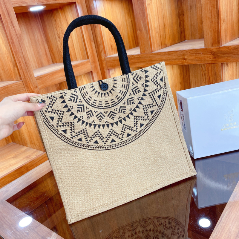 Чанта Tote от памук и лен, подплата полиестер, заключване, вътрешен джоб с цип и джоб за телефон, двойни дръжки