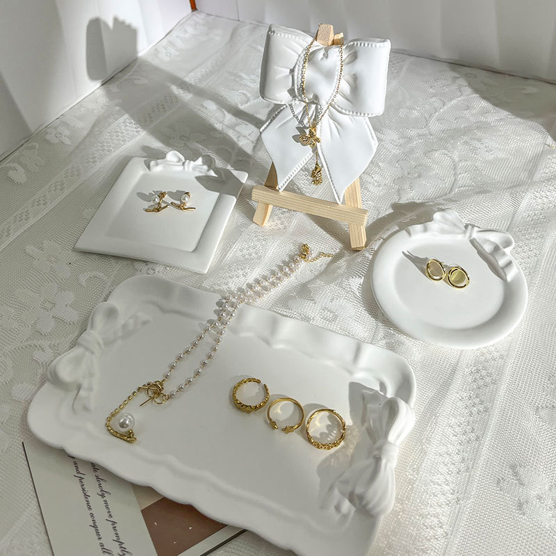 Gipsový úložný tanier so mašličkou — jednovrstvový model, kreatívny nordický dizajn, 1 vrstva, rekvizita pre fotografiu