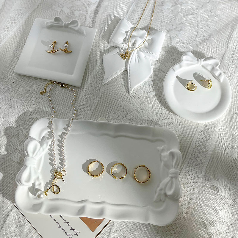 Gipsový úložný tanier so mašličkou — jednovrstvový model, kreatívny nordický dizajn, 1 vrstva, rekvizita pre fotografiu