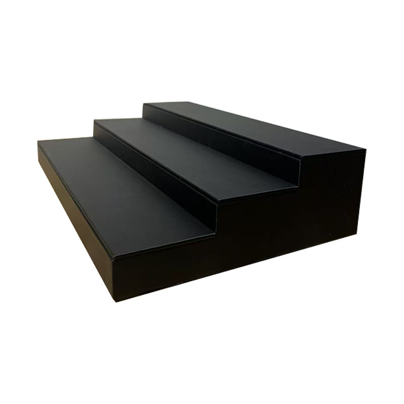 Трислойна трапецовидна стойка за бижута с фланелена повърхност, кадифено покритие и железна изработка – скандинавски стил