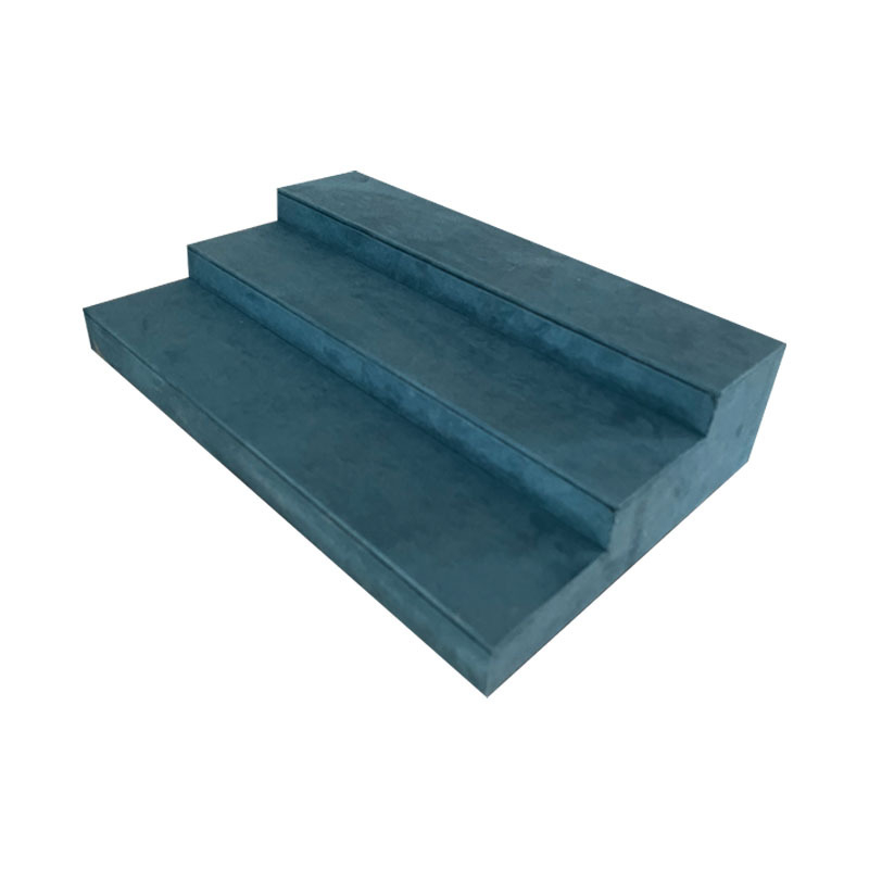 Трислойна трапецовидна стойка за бижута с фланелена повърхност, кадифено покритие и железна изработка – скандинавски стил