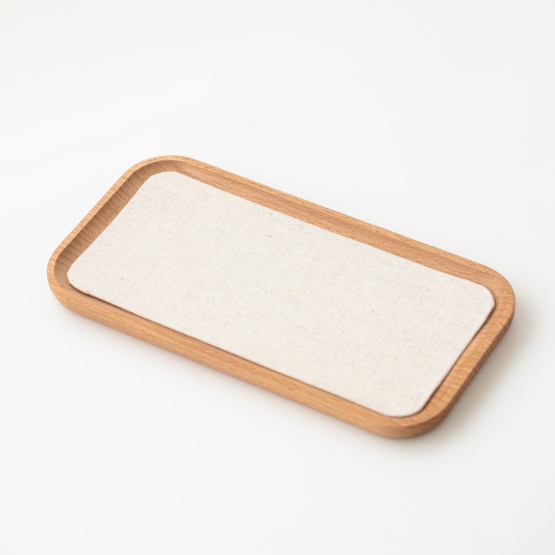 Еднослойна дървена подложка за бижута за експониране и фотосесия — бук + лен, сплайс техника, артистичен стил