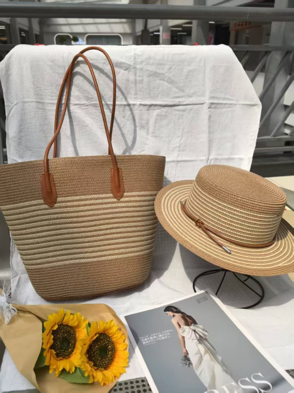 Slamnata tote torba za ljeto — prugasti dizajn, dvostruka naramenica za gradski stil, velika zapremina, zip, poliester podstava