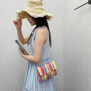 Crossbody torba od pletene slame, gradski stil, horizontalni kvadratni oblik, podstava od poliestera, zaključavanje lokkom, proljeće 2025