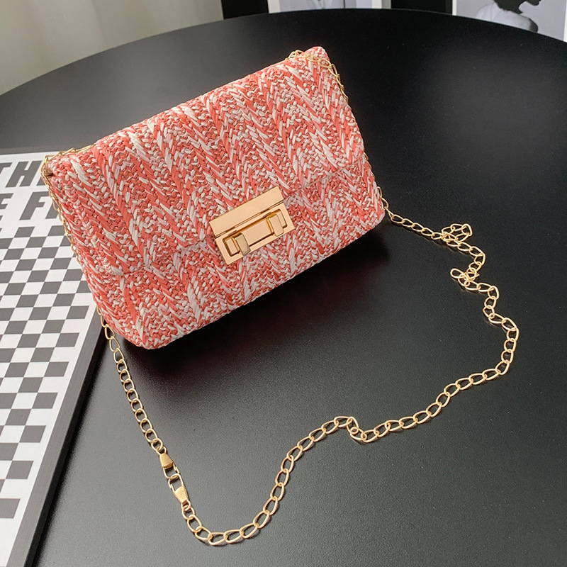 Crossbody torba od pletene slame, gradski stil, horizontalni kvadratni oblik, podstava od poliestera, zaključavanje lokkom, proljeće 2025