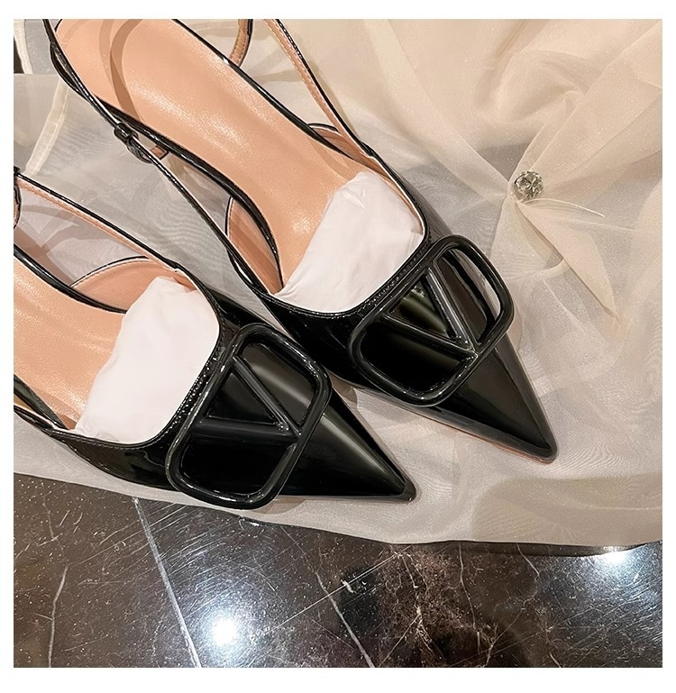 Vienu dirželiu sandalai, smailus pirštas, odinis viršus, gumos padas, sagtis, Pavasaris 2025