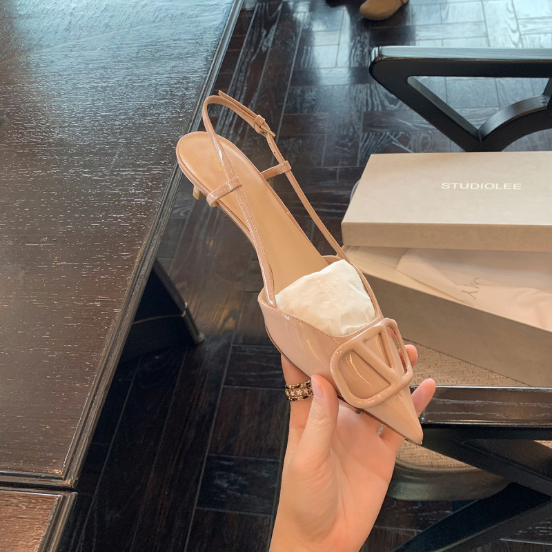 Vienu dirželiu sandalai, smailus pirštas, odinis viršus, gumos padas, sagtis, Pavasaris 2025