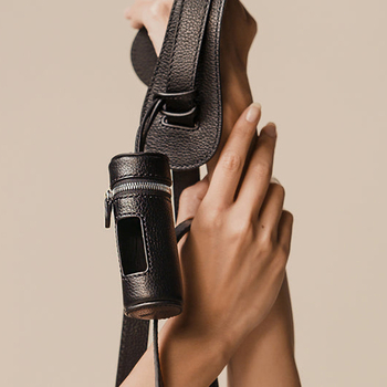 Bőrből készült háziállat ürülék-zacskó tartó, hordozható kültéri használatra, kompatibilis kutyákkal és macskákkal, a Hoshino Leather Goods márka, Shenzhen eredetű, szabványos vastagság