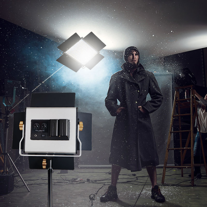 W660S Lampa LED profesională pentru fotografie — interior/exterior, 40W, 14.8V, 3200–6500K ±200K, reglaj intensitate și temperatură culoare, compatibil cu bateriile F550/F750/F970 cu adaptor