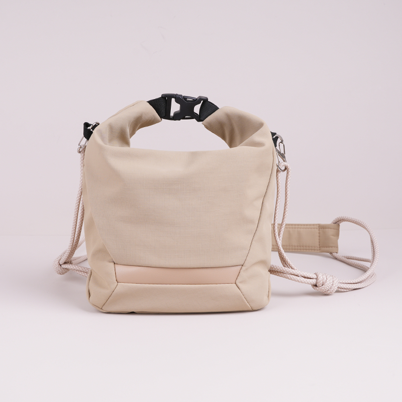 Pečių krepšys fotoaparatui su paminkštintu vidiniu įdėklu, suderinama su Fuji X-T5/X-S20, Canon mirrorless ir Sony ZV-E10 — miesto minimalistinis fotografijos krepšys