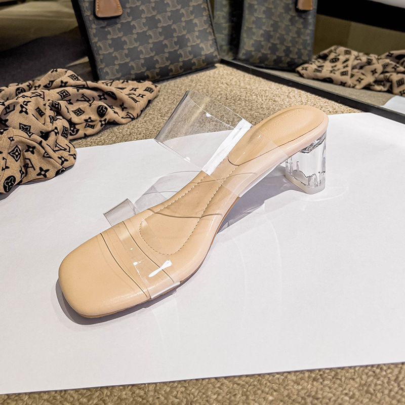 Vienos juostos sandalai, PVC viršus, kvadratinė nosis, guma padas, storas kulnas 3–6 cm