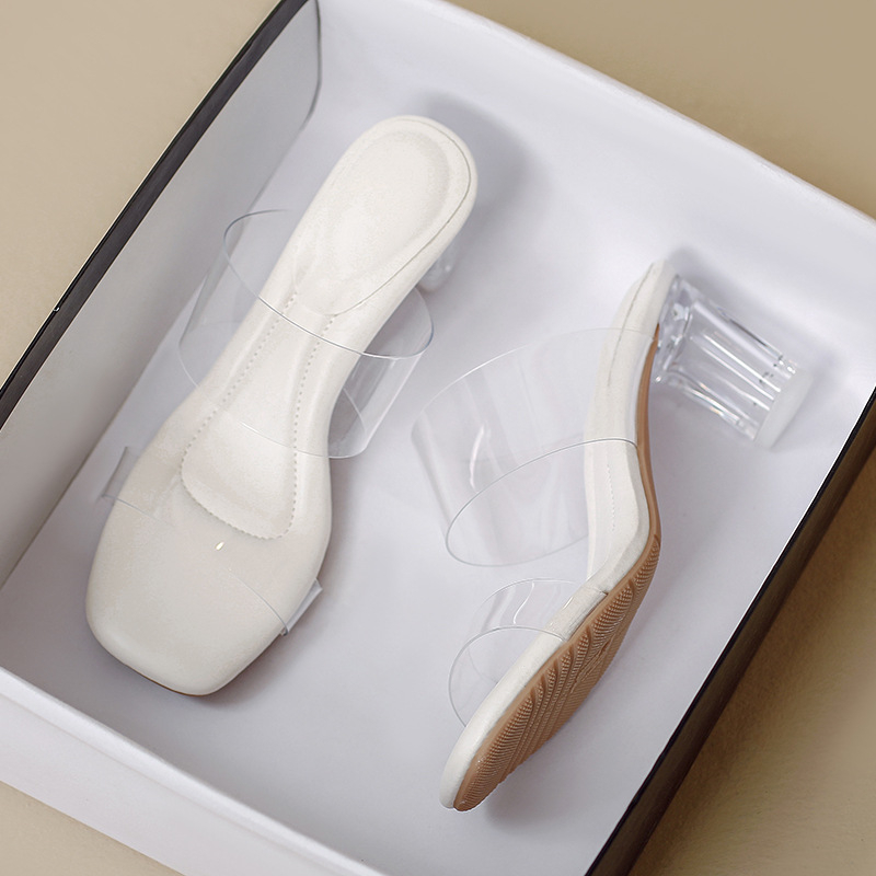 Vienos juostos sandalai, PVC viršus, kvadratinė nosis, guma padas, storas kulnas 3–6 cm