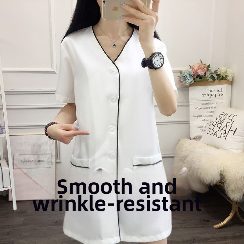 Kozmetický salón plášť pre kozmetičky, rukávy s piatimi štvrtinami, rohaté rukávy, kožušinový golier, antibakteriálna a dekontaminačná funkcia, elastanová tkanina