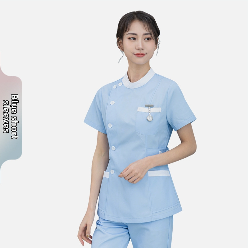 Set uniformă medicală (top și pantaloni) cu mâneci lungi, guler de tip sacou, țesătură poliester-bumbac 50–70% poliester, 30–50% bumbac, material cu evacuare a umezelii
