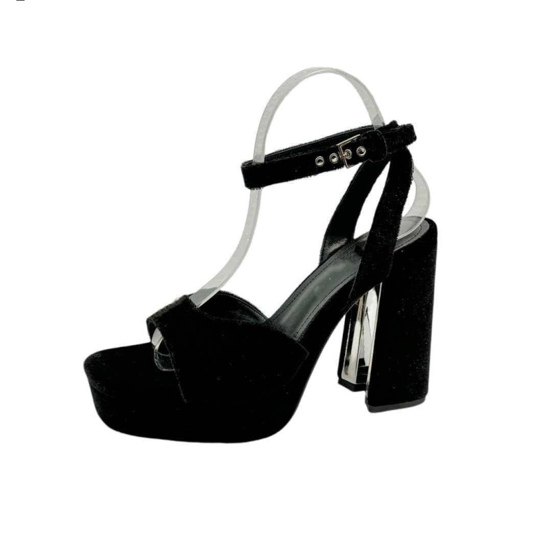 Mary Jane stiliaus perforuoti sandalai, apvaliu nosimi, sagties užsegimas, stora kulnėlė, kulnas virš 8 cm