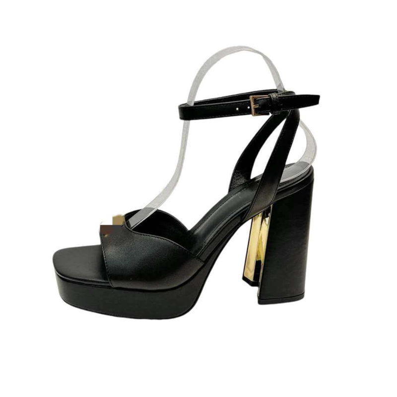 Mary Jane stiliaus perforuoti sandalai, apvaliu nosimi, sagties užsegimas, stora kulnėlė, kulnas virš 8 cm