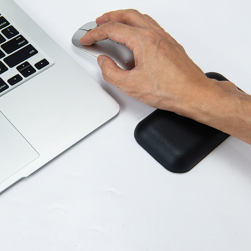 Паметна пяна клавиатурна подложка за китката с гумирана повърхност, едностранна, инжекционно формована.