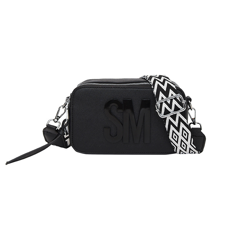 Teksturirana PU crossbody torba, horizontalni kvadratni oblik, zatvaranje na zip, unutarnja džep sa zipom, podstava od sintetičke kože