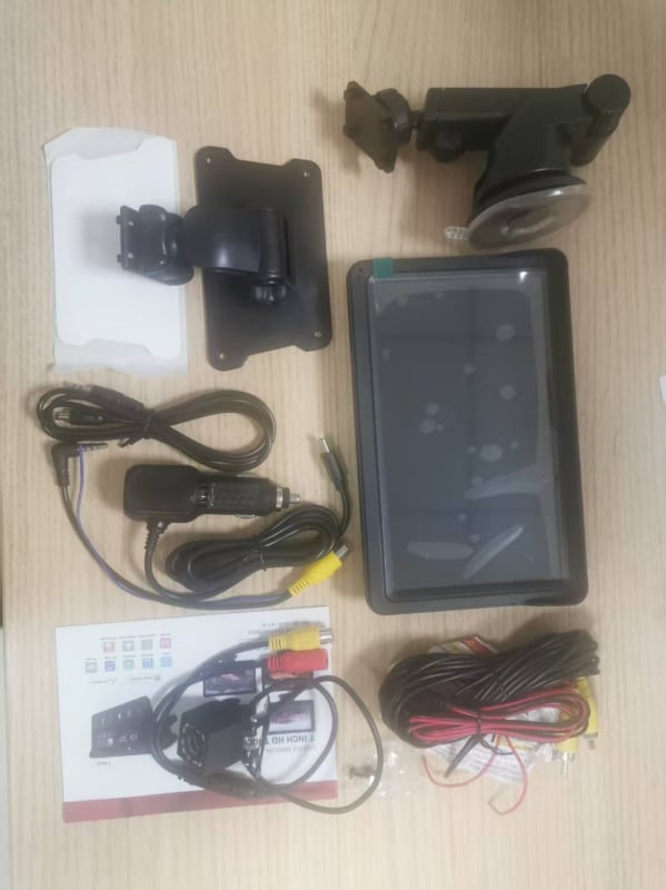 7-inčni prijenosni PND navigacijski sustav za automobil, MP5 multimedija, Bluetooth, kompatibilan CarPlay/Android Auto, dvojezgreni procesor, 8GB RAM, 480x800 rezolucija, USB-C priključak