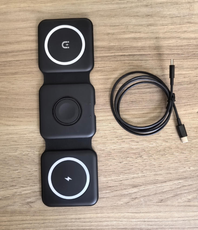 3-u-1 sklopivi magnetski bežični punjač za Apple iPhone, AirPods i Apple Watch – QC 3.0 brzo punjenje, izlaz 15W, ukupna snaga 22,5W