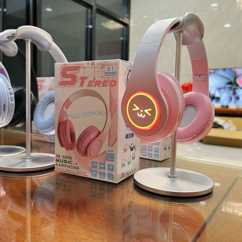 Ασύρματα ακουστικά κεφαλής για gaming με φωτιζόμενη ένδειξη, εμβέλεια 15 m, Bluetooth 5.0, αυτονομία 4-8 ωρών, υποστήριξη κλήσεων και αναπαραγωγής μουσικής