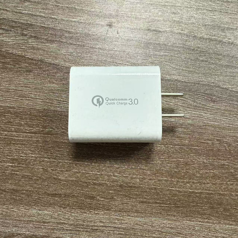 Okrugli stolni bežični punjač, 15W Qi brzo punjenje, magnetsko punjenje, digitalni zaslon, rashladni otvori
