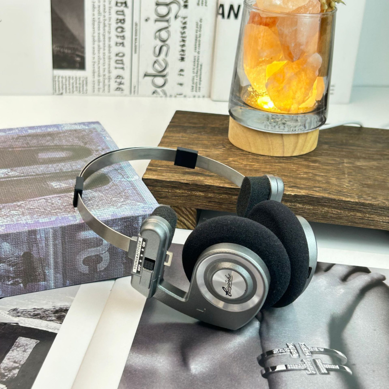 Nadglavničke Bluetooth slušalice s pulsirajućom svjetlošću, stereo, doseg 15 m, trajanje baterije 4–8 h, Bluetooth 5.3