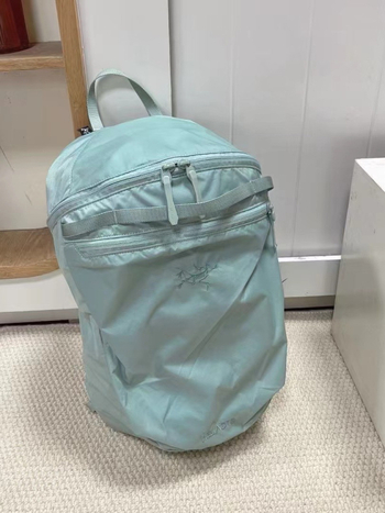Unisex dnevni backpack za putovanja – lagan, vodootporan najlon, kapacitet ispod 20 L, džep za 10-inčni prijenosnik, ergonomske zakrivljene naramenice