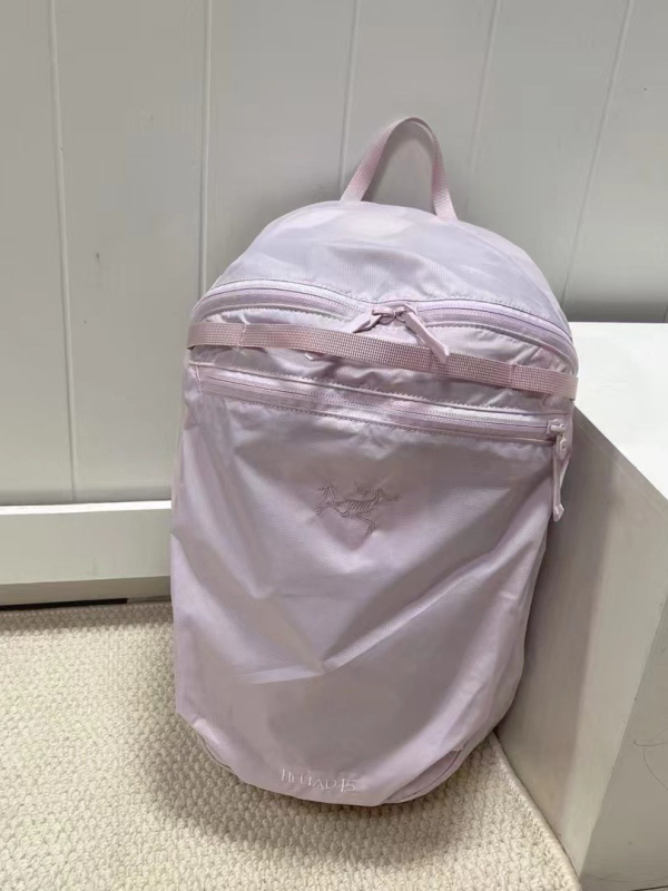 Unisex dnevni backpack za putovanja – lagan, vodootporan najlon, kapacitet ispod 20 L, džep za 10-inčni prijenosnik, ergonomske zakrivljene naramenice
