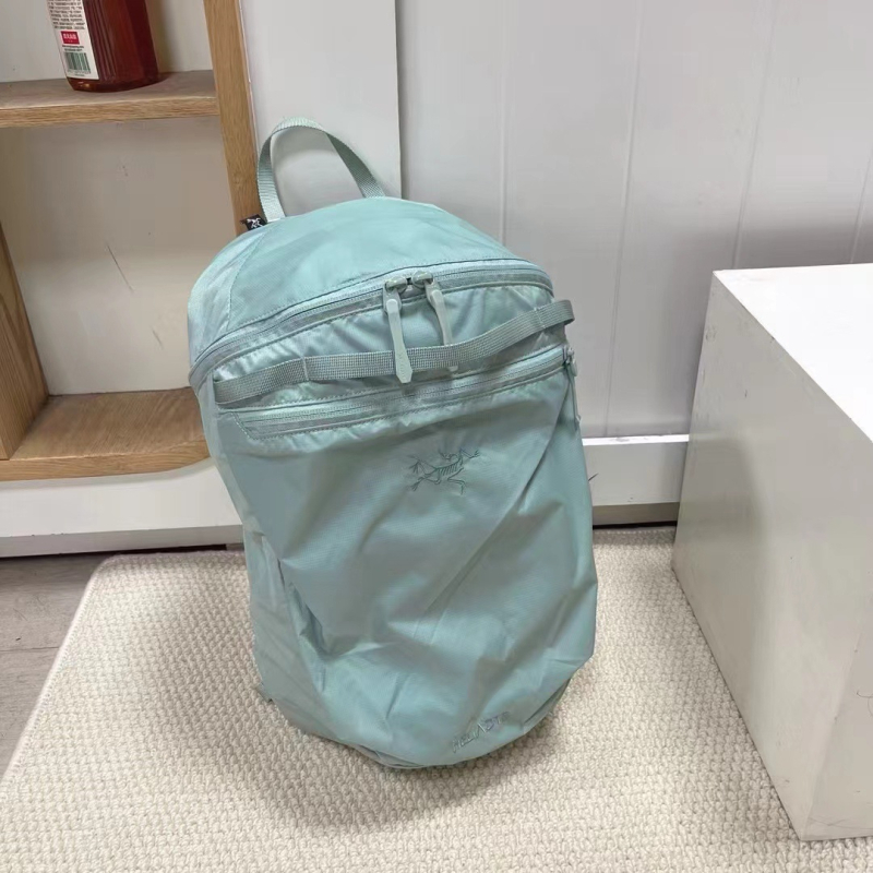 Unisex dnevni backpack za putovanja – lagan, vodootporan najlon, kapacitet ispod 20 L, džep za 10-inčni prijenosnik, ergonomske zakrivljene naramenice