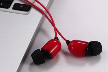 Ушна жична мониторна слушалка, модел 3M, 3,5 мм жак, кабел 3 м, честотен диапазон 20–2000 Hz, изкривяване 0,01%