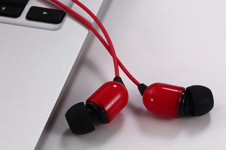 Ушна жична мониторна слушалка, модел 3M, 3,5 мм жак, кабел 3 м, честотен диапазон 20–2000 Hz, изкривяване 0,01%